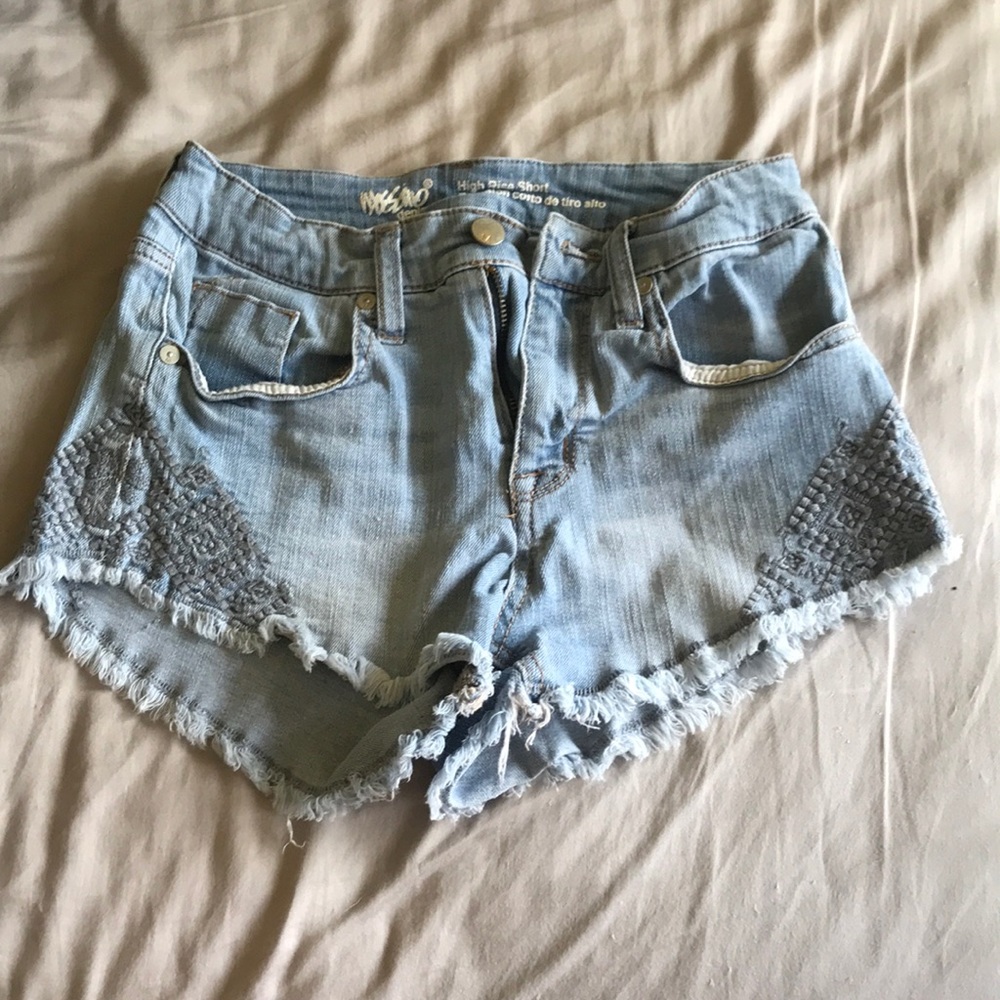 jean shorts with patter on the side